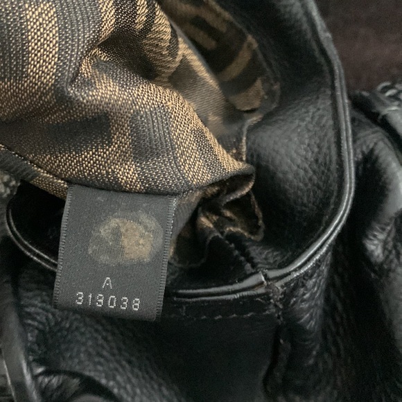 Fendi leather spy bag - Picture 11 of 17